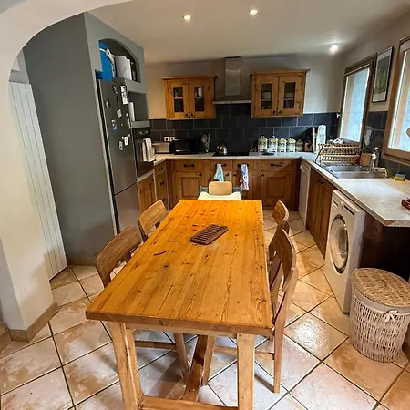 Spacious 2 Bedroom In Center Apartmán