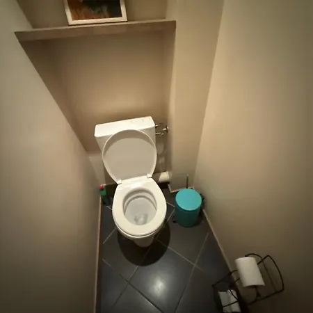 Spacious 2 Bedroom In Center 아파트